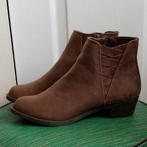 NWT Ankle Boots 7.5 Carlos Brown Booties